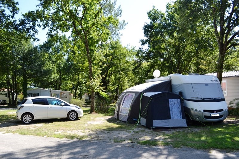 Emplacement camping-car