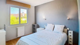Chambre blanche fenêtre