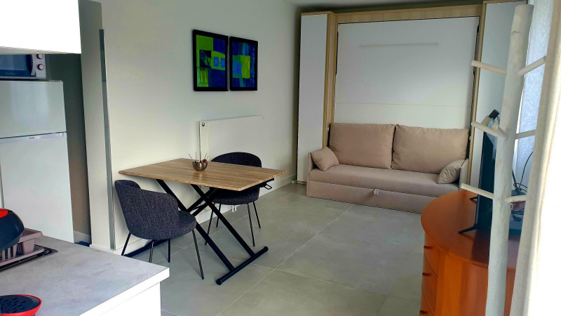 Pièce de vie - vue entrée