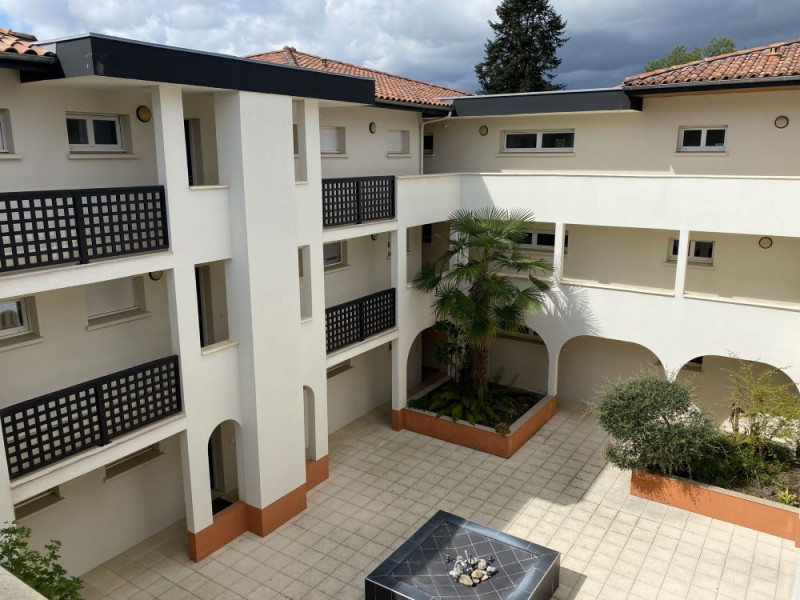 3 - Patio à l'intérieur de la résidence