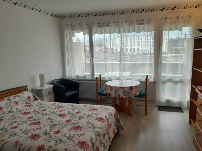 Studio vue du couloir_