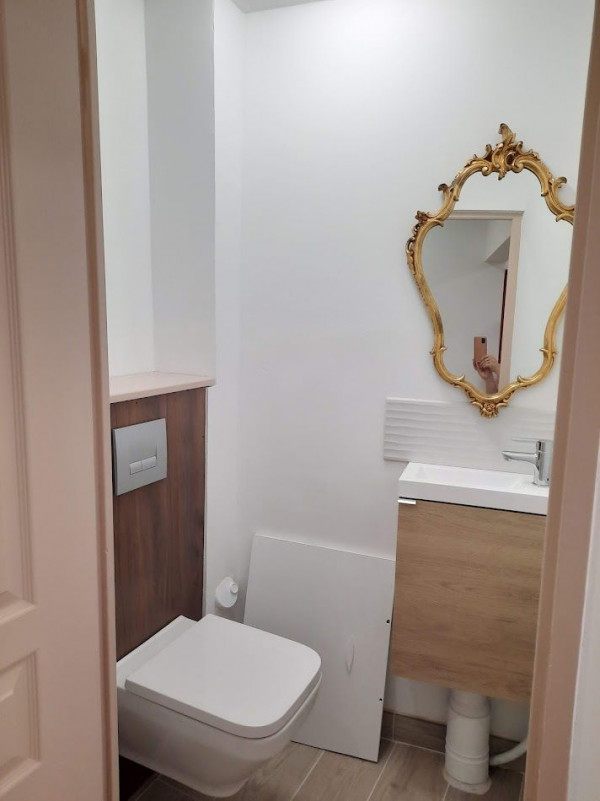 WC (002)