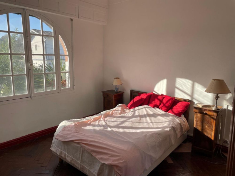 chambre côté rue - © Bedetti 2026 chambre côté rue