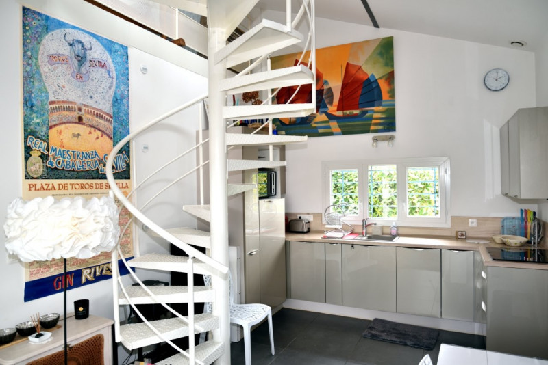 cuisine et escalier mezzanine 4