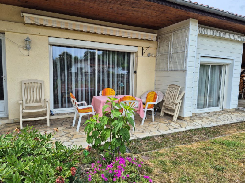 terrasse devant la maison - © Sangla 2026 terrasse devant la maison